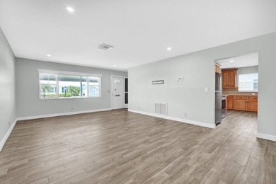 Immaculate and beautifully updated single-family home in - photo 20