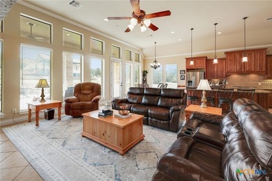 This breathtaking and spacious residence is ideally located on 4 - photo 5