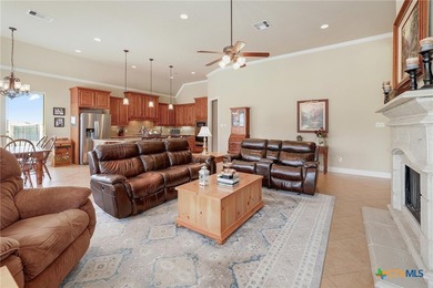 This breathtaking and spacious residence is ideally located on 4 - photo 6