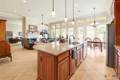 This breathtaking and spacious residence is ideally located on 4 - photo 7