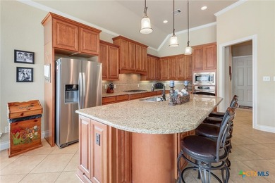This breathtaking and spacious residence is ideally located on 4 - photo 9