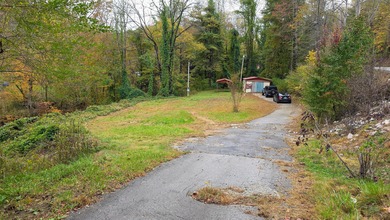 (private lake, pond, creek) Acreage Sale Pending in Manchester Kentucky