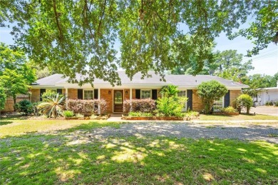 (private lake, pond, creek) Home For Sale in Mobile Alabama