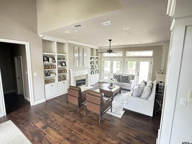 Stunning Luxury 4-Bedroom, 4.5-Bathroom Home with Guest Quarters - photo 3