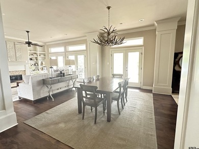 Stunning Luxury 4-Bedroom, 4.5-Bathroom Home with Guest Quarters - photo 4