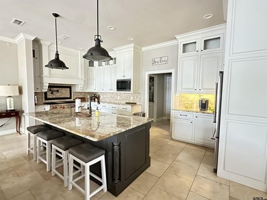 Stunning Luxury 4-Bedroom, 4.5-Bathroom Home with Guest Quarters - photo 7