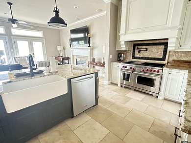 Stunning Luxury 4-Bedroom, 4.5-Bathroom Home with Guest Quarters - photo 8