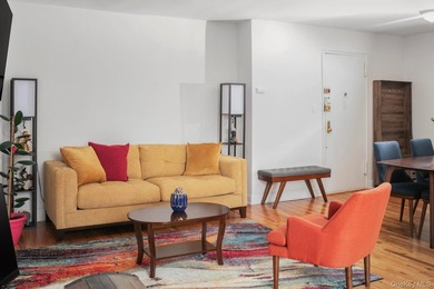 This sunlit, 1BDR apartment (top floor) has eastern and southern - photo 1