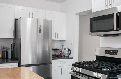 This sunlit, 1BDR apartment (top floor) has eastern and southern - photo 3