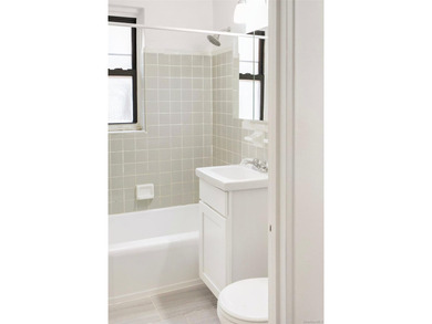 This sunlit, 1BDR apartment (top floor) has eastern and southern - photo 6