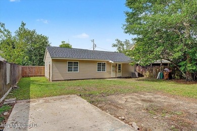This beautifully updated 3 bedroom, 1 bathroom home offers a - photo 12