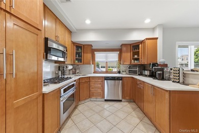 Welcome Home to this ABSOLUTELY SPECTACULAR expanded ranch in - photo 4