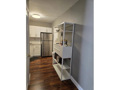 Wonderful Complex. Very well kept. Clean and a pleasure to show - photo 3