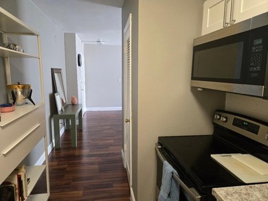 Wonderful Complex. Very well kept. Clean and a pleasure to show - photo 5