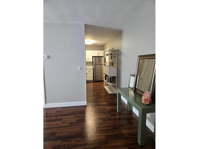 Wonderful Complex. Very well kept. Clean and a pleasure to show - photo 8