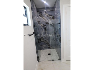 Discover this beautifully designed 5-bedroom, 4-bathroom corner - photo 12