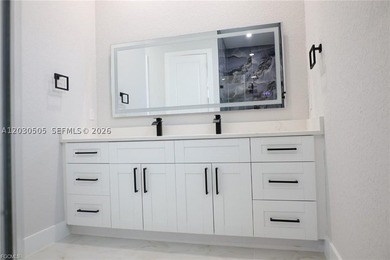 Discover this beautifully designed 5-bedroom, 4-bathroom corner - photo 13