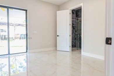 Discover this beautifully designed 5-bedroom, 4-bathroom corner - photo 15