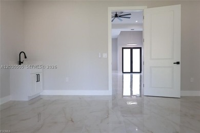 Discover this beautifully designed 5-bedroom, 4-bathroom corner - photo 16