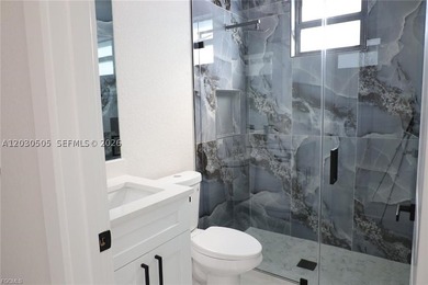 Discover this beautifully designed 5-bedroom, 4-bathroom corner - photo 20