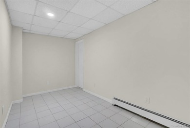 Move right into this updated 3 BR, 2.5 Bathroom, Colonial style - photo 21
