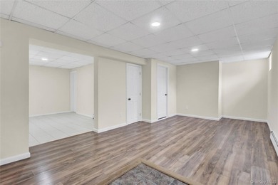 Move right into this updated 3 BR, 2.5 Bathroom, Colonial style - photo 23