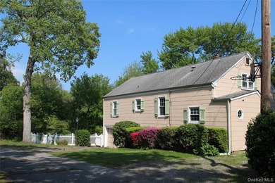 Lakefront opportunity in Lawrence Farms area of Bay Shore! - photo 1