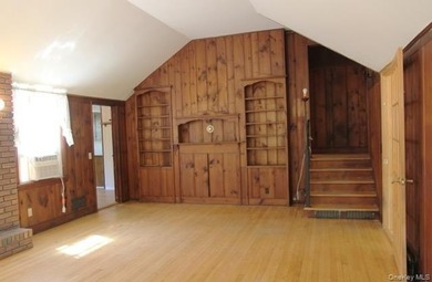 Lakefront opportunity in Lawrence Farms area of Bay Shore! - photo 8