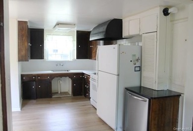 Lakefront opportunity in Lawrence Farms area of Bay Shore! - photo 10