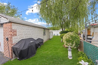 Welcome to this nice semi-attached single-family townhouse - photo 32