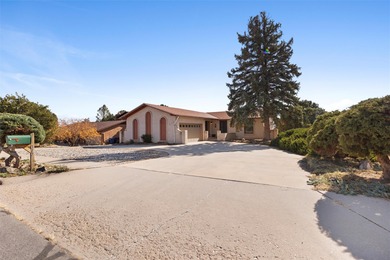 (pending lake) Home For Sale in Los Alamos New Mexico