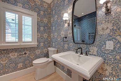 Extraordinary Waterfront Estate. Set on an exceptional 5.5-acre - photo 18