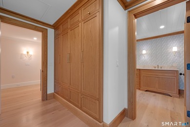 Extraordinary Waterfront Estate. Set on an exceptional 5.5-acre - photo 23