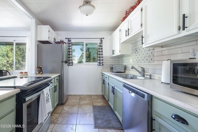 This beautifully updated 3 bedroom 2 bath cabin offers - photo 7