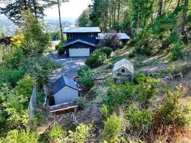 Stunning ocean and mountain views from this desirable home on - photo 2