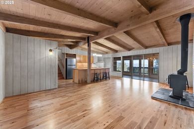 Stunning ocean and mountain views from this desirable home on - photo 3