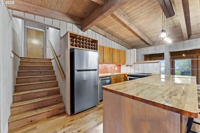 Stunning ocean and mountain views from this desirable home on - photo 4