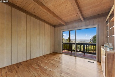 Stunning ocean and mountain views from this desirable home on - photo 8