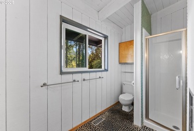 Stunning ocean and mountain views from this desirable home on - photo 9