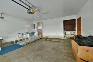 3-bedroom, 3-bath brick home with approximately 2,403 square - photo 23