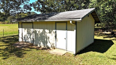 3-bedroom, 3-bath brick home with approximately 2,403 square - photo 25