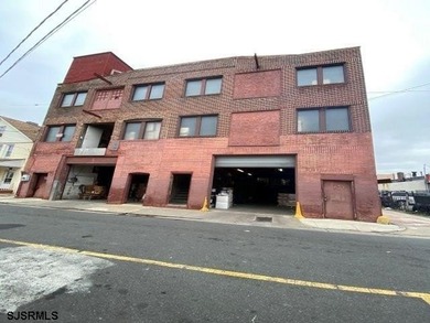 Priced to Sell !. Rare find, 3 story Warehouse in the heart of - photo 1