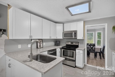 3 Bedrooms 2.5 Baths, 2 Car Garage, Excellent Neighborhood. Dual - photo 4