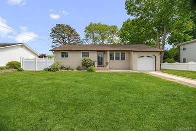 New To Market! Charming Walkway to 3 Bedroom Ranch with Nice - photo 1