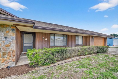 Perfect gathering home! Designed for both entertaining and - photo 2