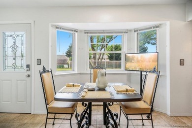 New To Market! Charming Walkway to 3 Bedroom Ranch with Nice - photo 5