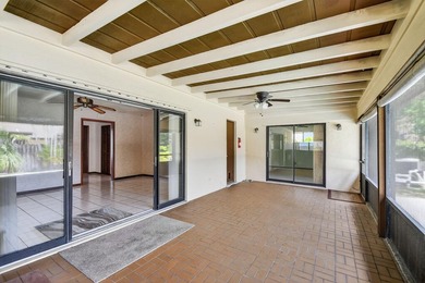 Perfect gathering home! Designed for both entertaining and - photo 8