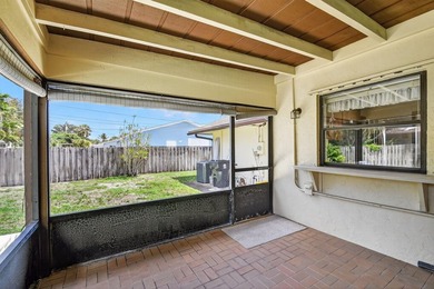Perfect gathering home! Designed for both entertaining and - photo 9