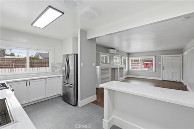 LIVE STEPS FROM THE SAND WHILE 3-UNITS PAY YOUR MORTGAGE! - photo 4
