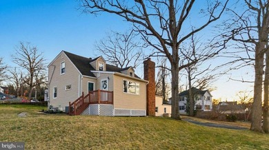 Welcome home to this beautifully renovated expanded Cape Cod - photo 1
